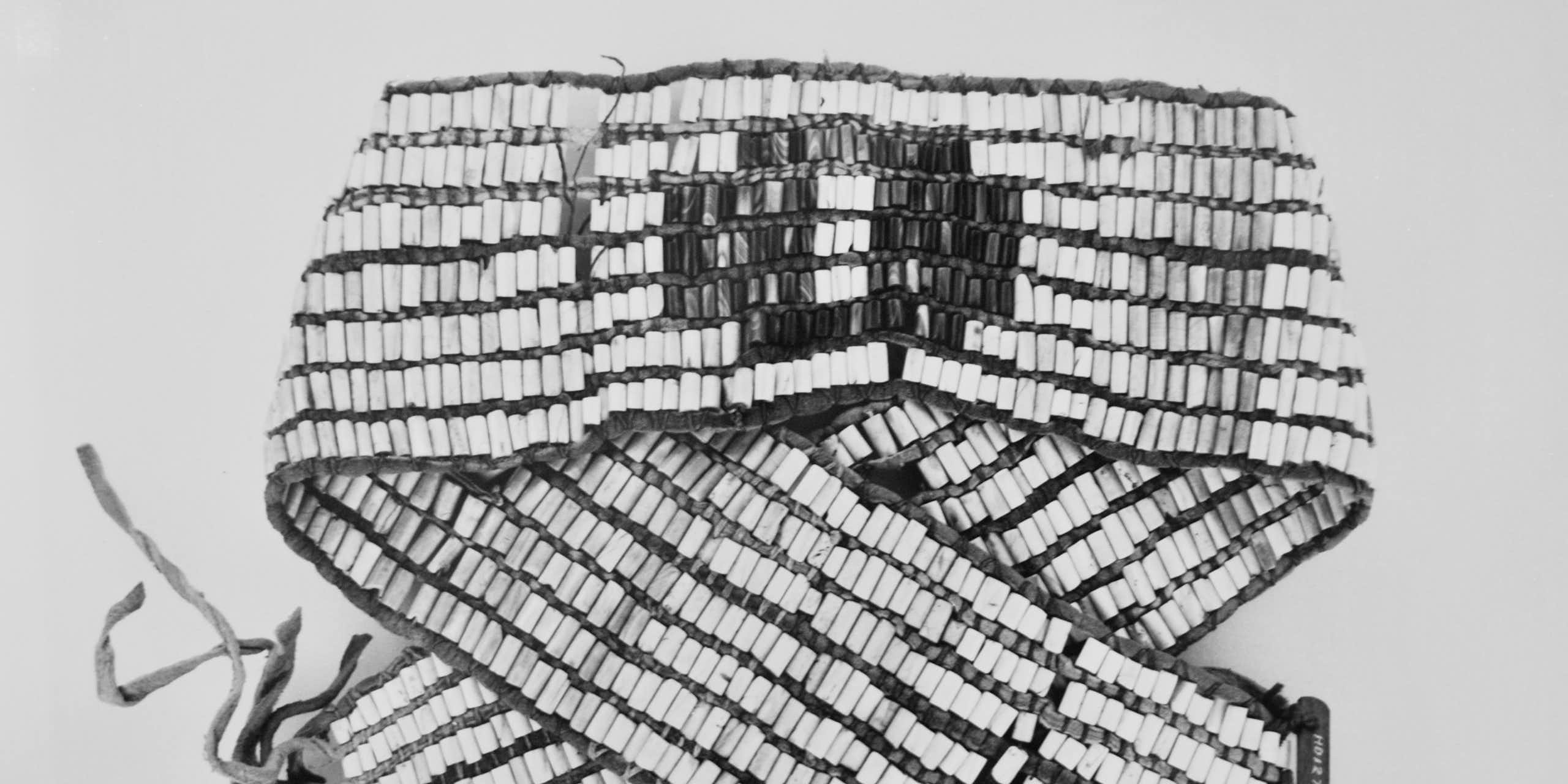  A belt woven with six rows of bead. 