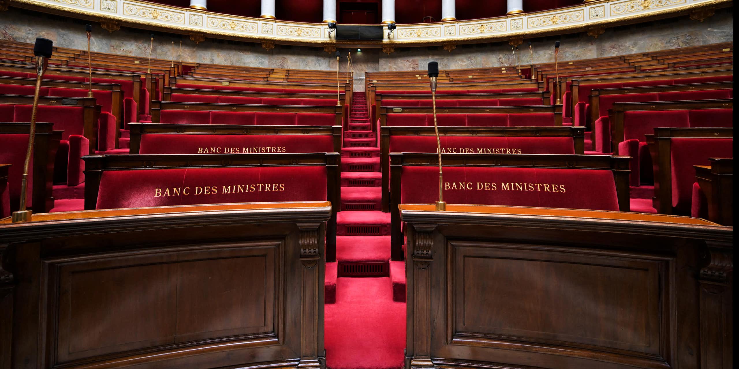 Et si la Vᵉ République était devenue un obstacle à la normalisation de la vie politique française ?