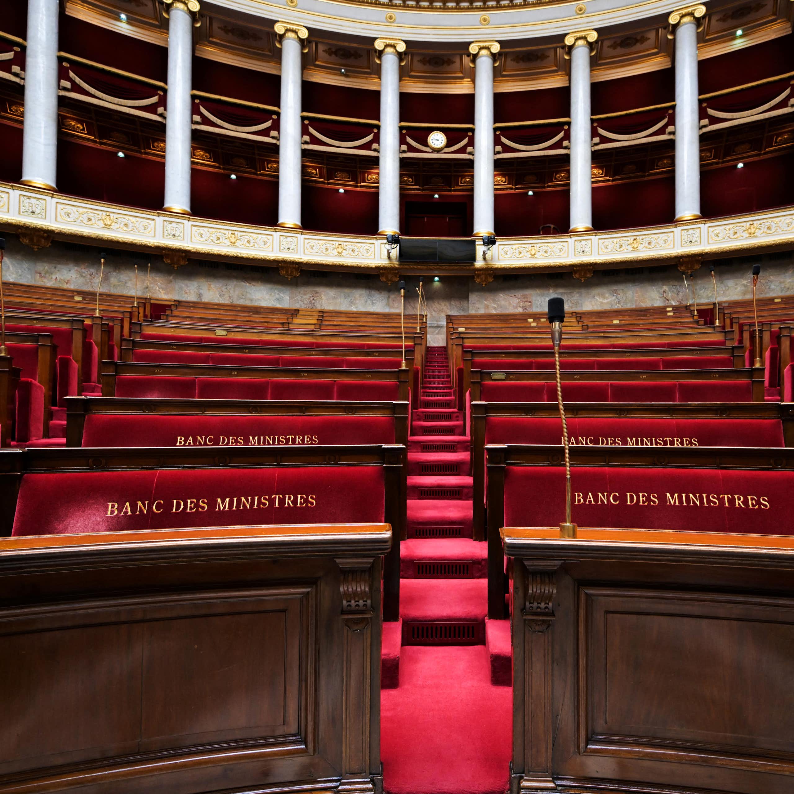 Et si la Vᵉ République était devenue un obstacle à la normalisation de la vie politique française ?