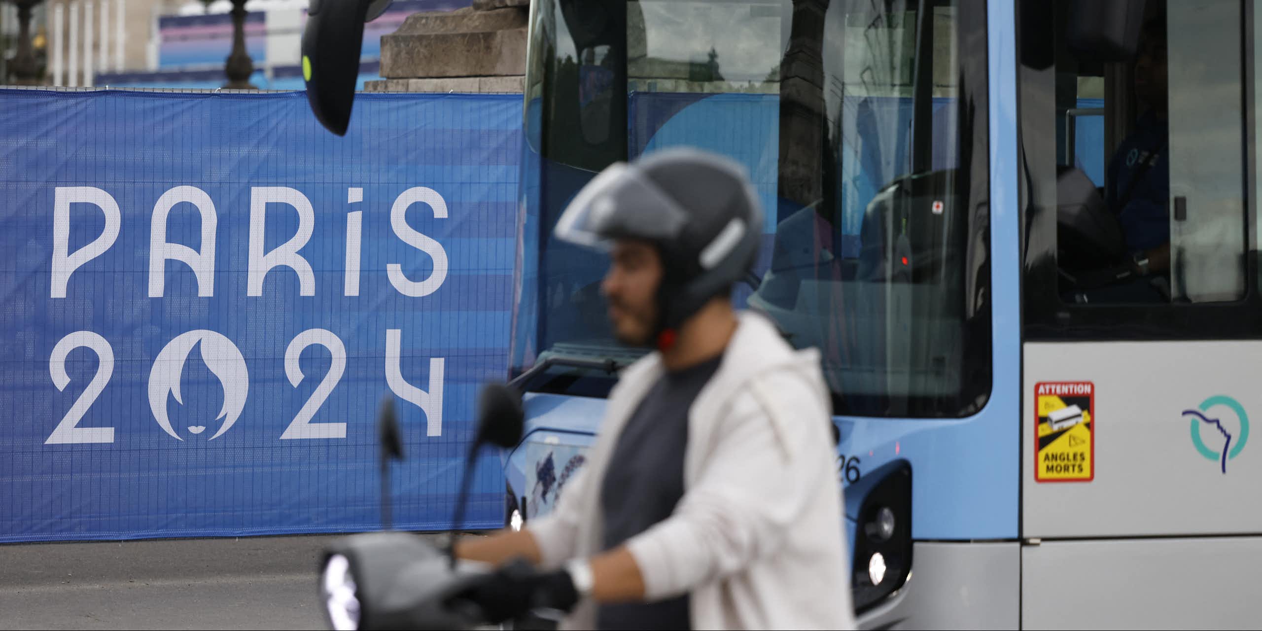 83 bottles of wine per person: how experts are calculating the Paris Olympics’ carbon footprint