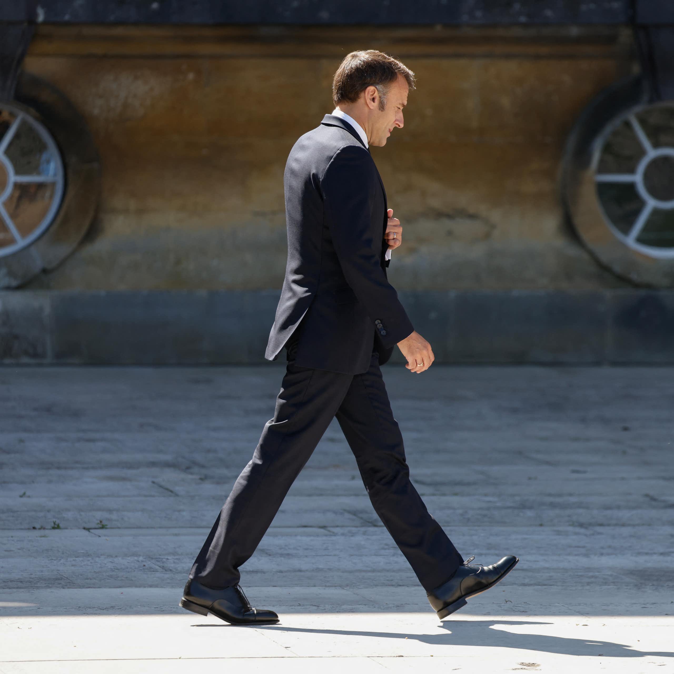 Le président français Emmanuel Macron arrive à la réunion de la Communauté politique européenne au Blenheim Palace à Woodstock, près d'Oxford, le 18 juillet 2024.