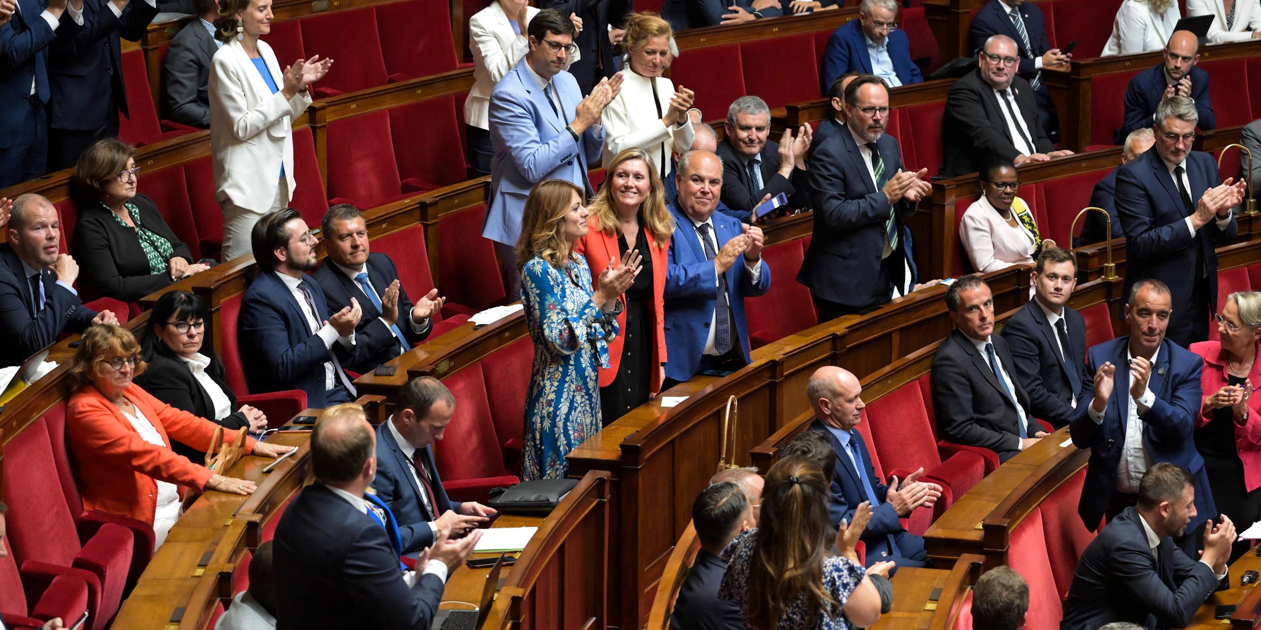 Yaël Braun-Pivet, membre du parti présidentiel largement battu aux élections législatives, a été réélue à la présidence de l'Assemblée nationale le 18 juillet 2024.