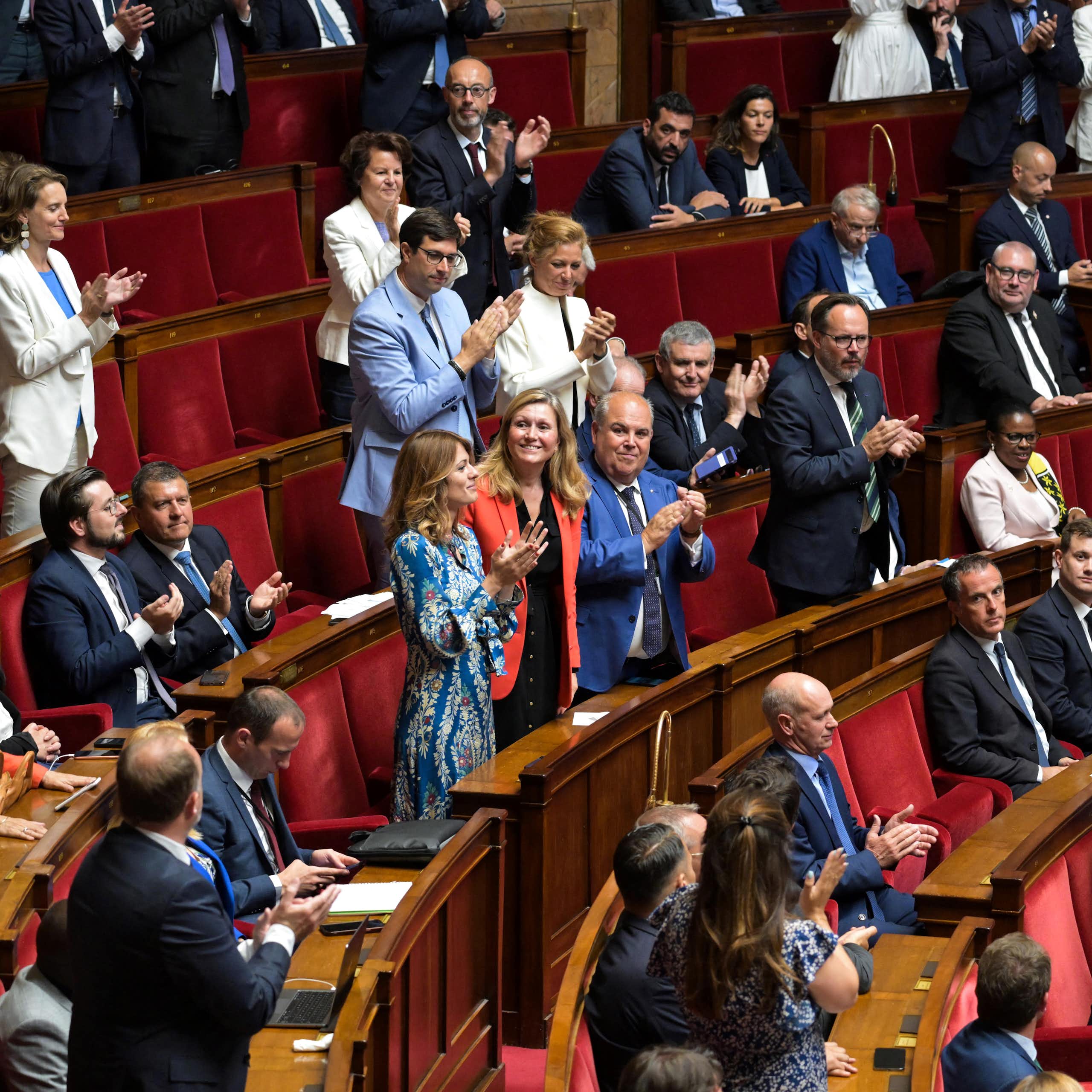 Yaël Braun-Pivet, membre du parti présidentiel largement battu aux élections législatives, a été réélue à la présidence de l'Assemblée nationale le 18 juillet 2024.
