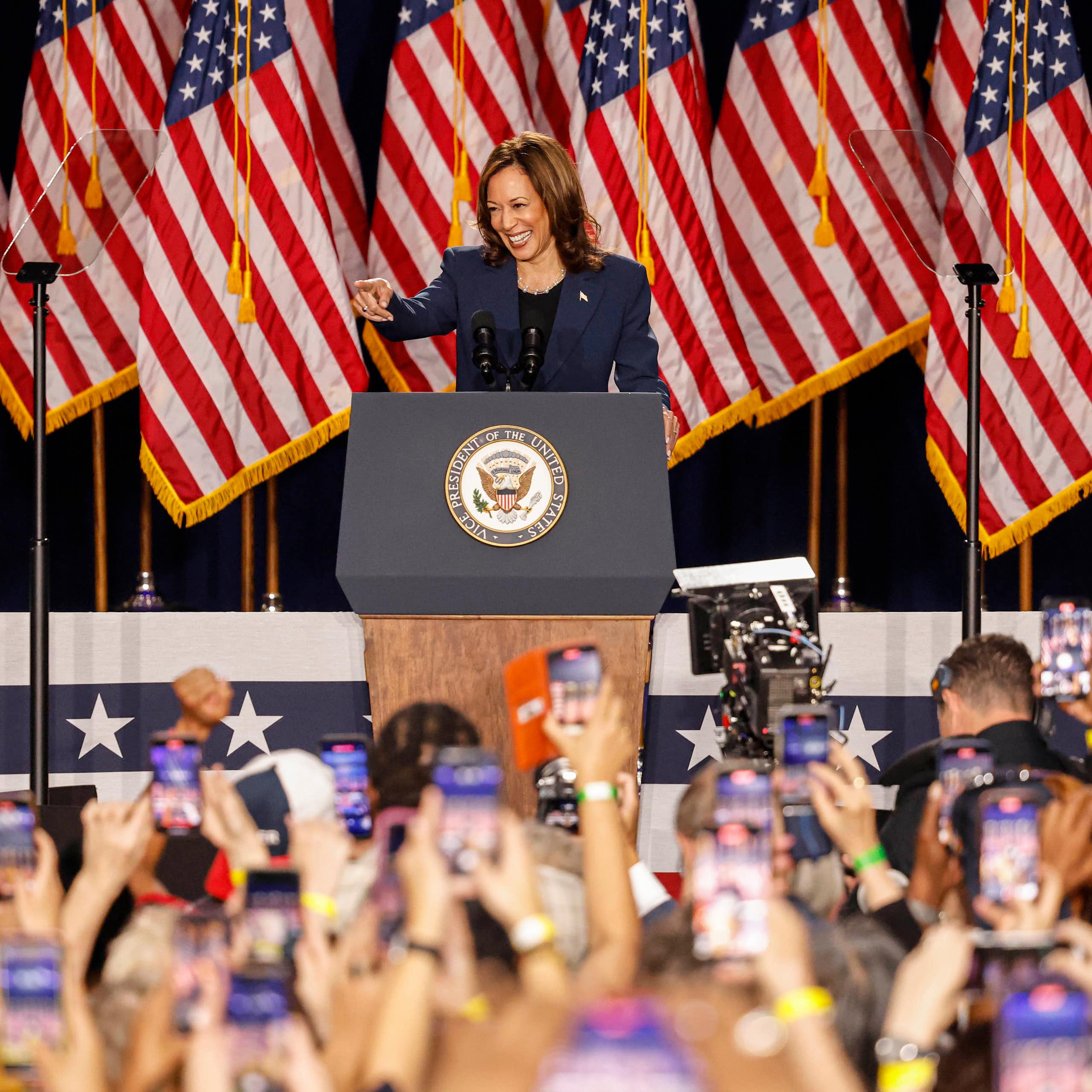 ¿Qué significan los memes sobre Kamala Harris que inundan internet?