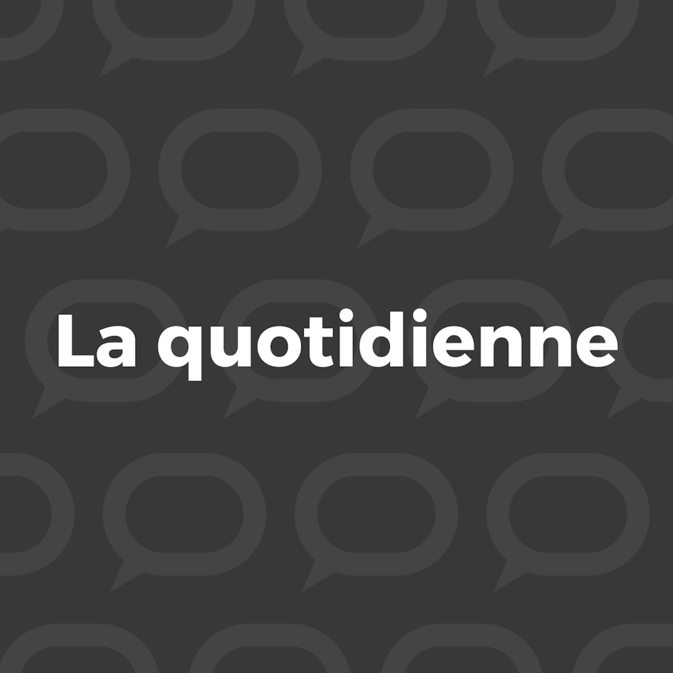 Une femme lit un article sur son téléphone portable