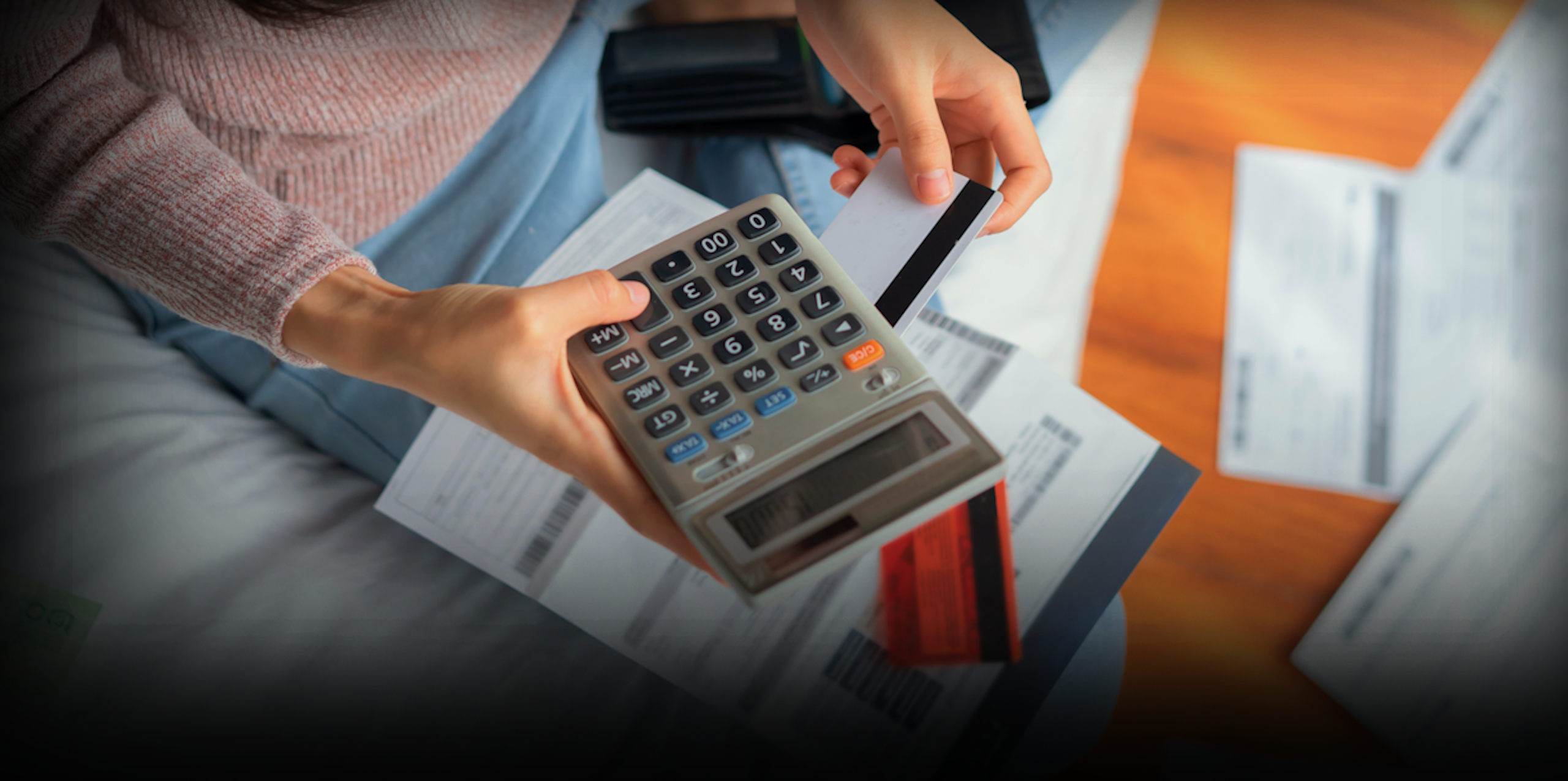 Pwerson with calculator