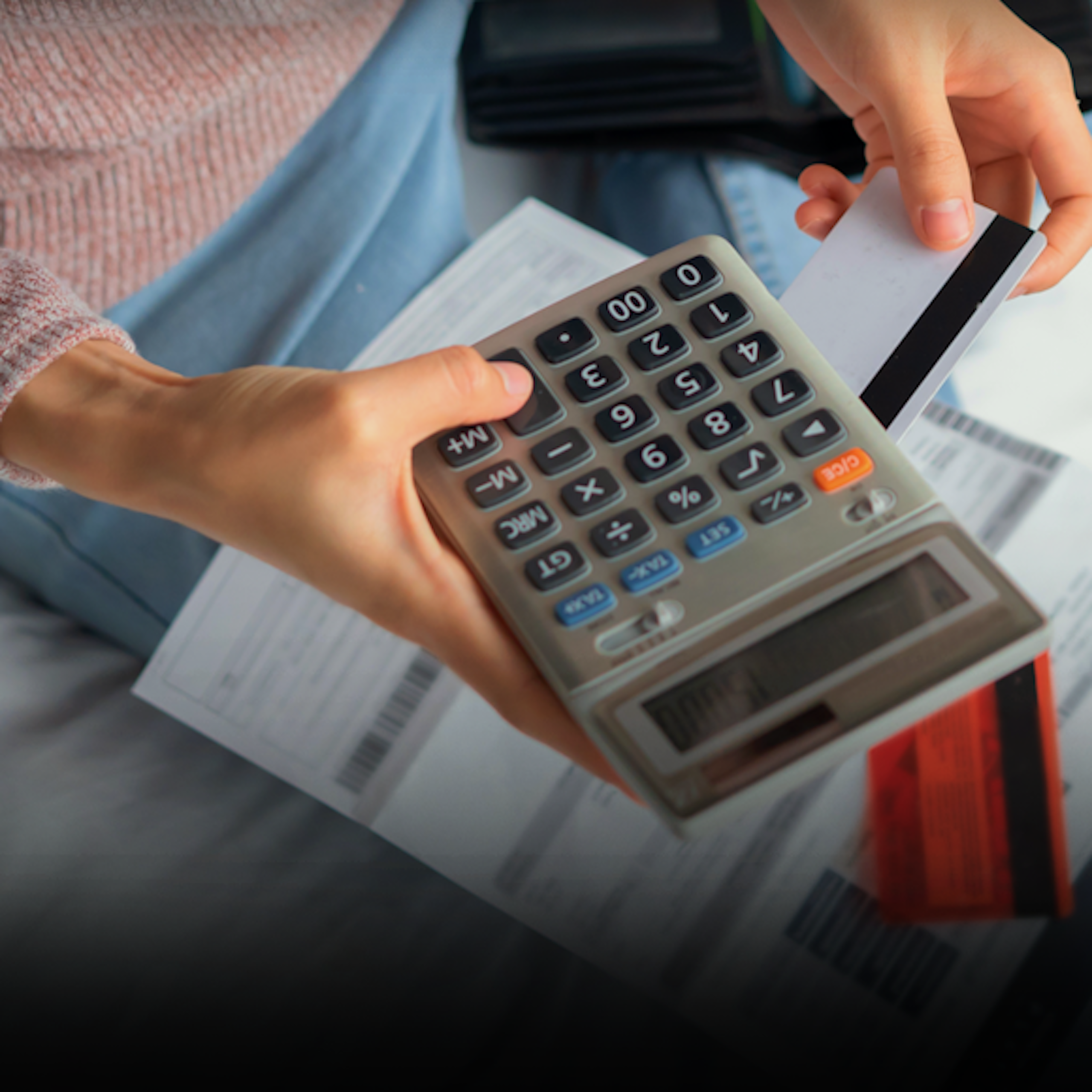 Pwerson with calculator